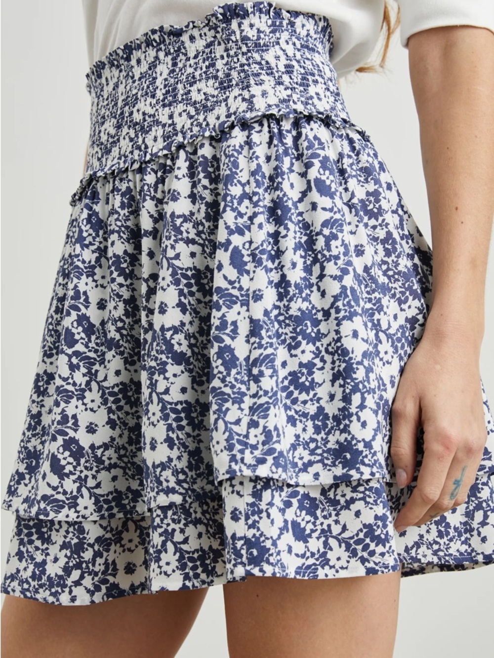 RAILS Addison Skirt Navy White Floral Smocked Tiered Mini Size M